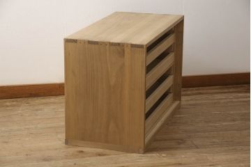 桐箪笥のサイズをリメイク!扉を取り外し、ご希望の大きさにリサイズ。桐材の木目・色味を活かしたナチュラル仕上げ。
