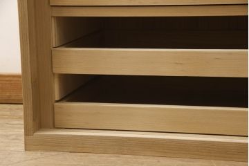 桐箪笥のサイズをリメイク!扉を取り外し、ご希望の大きさにリサイズ。桐材の木目・色味を活かしたナチュラル仕上げ。