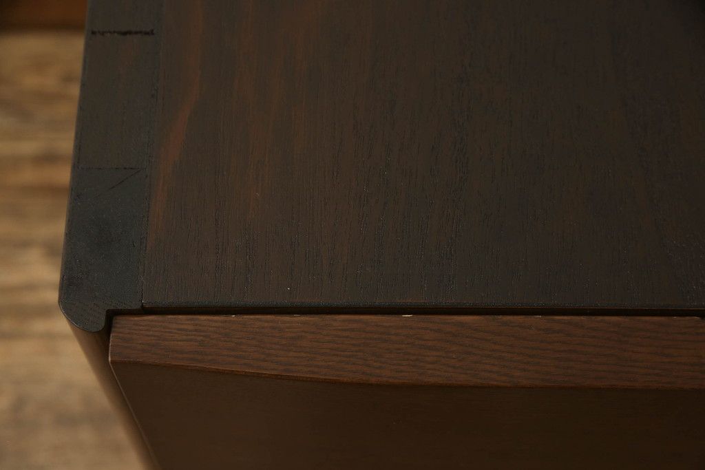 洋服ダンスをチェストにリメイク!下3段を利用し、幅を小さくリサイズ。キャスターを取り付けてクローゼット内収納チェストに。