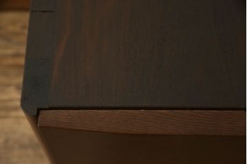 洋服ダンスをチェストにリメイク!下3段を利用し、幅を小さくリサイズ。キャスターを取り付けてクローゼット内収納チェストに。