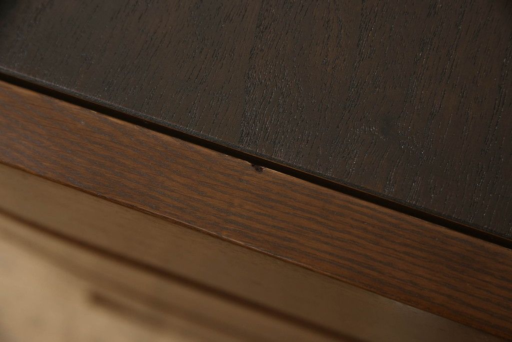 洋服ダンスをチェストにリメイク!下3段を利用し、幅を小さくリサイズ。キャスターを取り付けてクローゼット内収納チェストに。