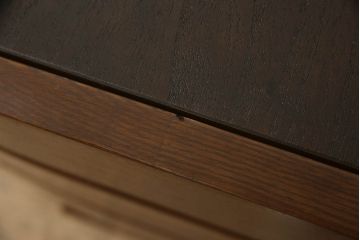 洋服ダンスをチェストにリメイク!下3段を利用し、幅を小さくリサイズ。キャスターを取り付けてクローゼット内収納チェストに。