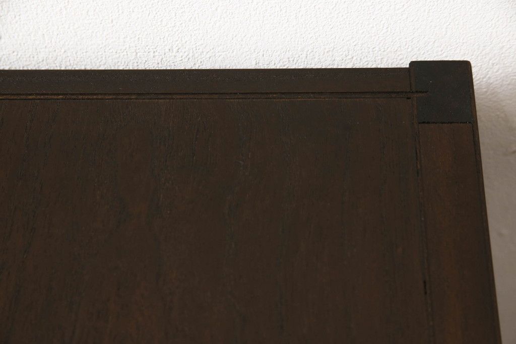 洋服ダンスをチェストにリメイク!下3段を利用し、幅を小さくリサイズ。キャスターを取り付けてクローゼット内収納チェストに。