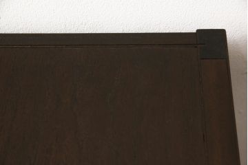 洋服ダンスをチェストにリメイク!下3段を利用し、幅を小さくリサイズ。キャスターを取り付けてクローゼット内収納チェストに。