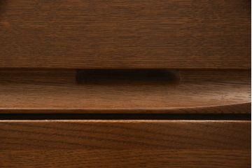 洋服ダンスをチェストにリメイク!下3段を利用し、幅を小さくリサイズ。キャスターを取り付けてクローゼット内収納チェストに。