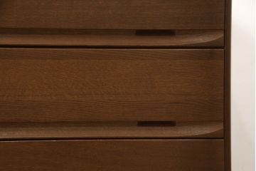 洋服ダンスをチェストにリメイク!下3段を利用し、幅を小さくリサイズ。キャスターを取り付けてクローゼット内収納チェストに。