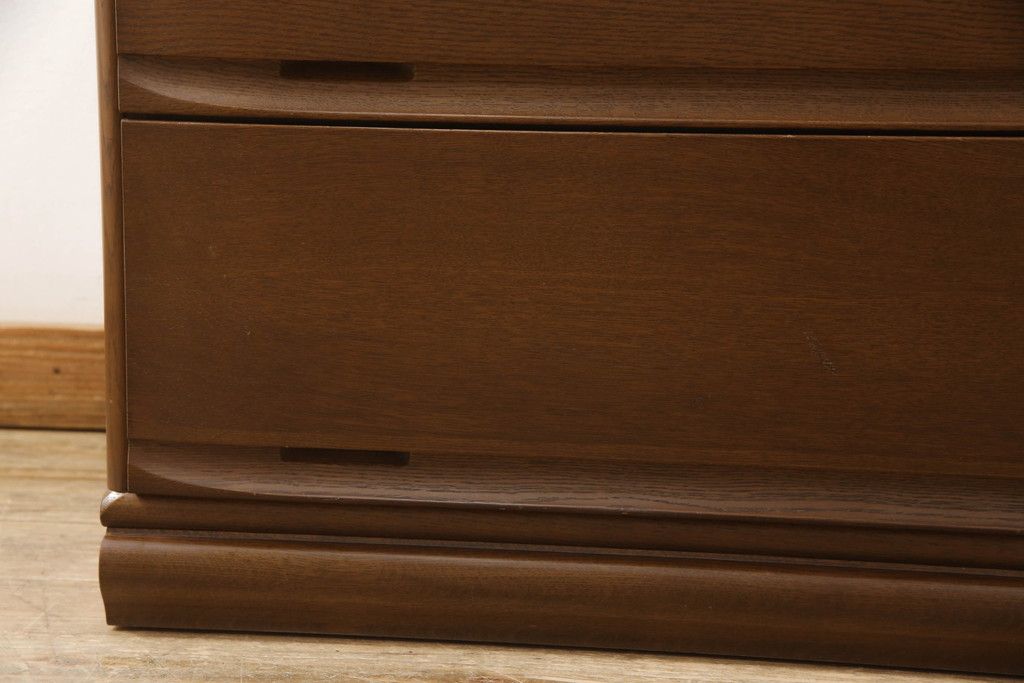 洋服ダンスをチェストにリメイク!下3段を利用し、幅を小さくリサイズ。キャスターを取り付けてクローゼット内収納チェストに。