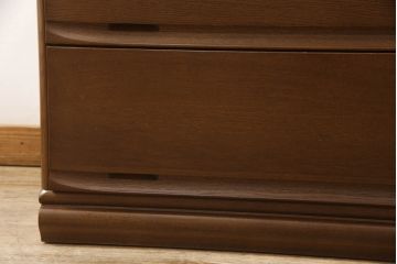 洋服ダンスをチェストにリメイク!下3段を利用し、幅を小さくリサイズ。キャスターを取り付けてクローゼット内収納チェストに。