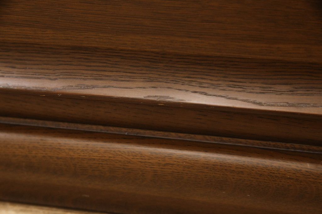 洋服ダンスをチェストにリメイク!下3段を利用し、幅を小さくリサイズ。キャスターを取り付けてクローゼット内収納チェストに。