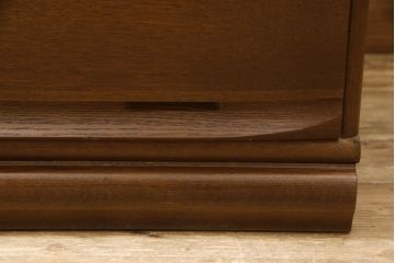 洋服ダンスをチェストにリメイク!下3段を利用し、幅を小さくリサイズ。キャスターを取り付けてクローゼット内収納チェストに。