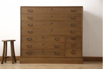 桐箪笥を綺麗に再生!高品質リペアを施し、顔料の入ったワックスで着色仕上げ。