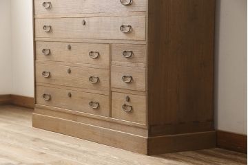 桐箪笥を綺麗に再生!高品質リペアを施し、顔料の入ったワックスで着色仕上げ。