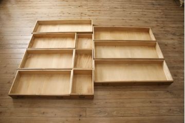 桐箪笥を綺麗に再生!高品質リペアを施し、顔料の入ったワックスで着色仕上げ。