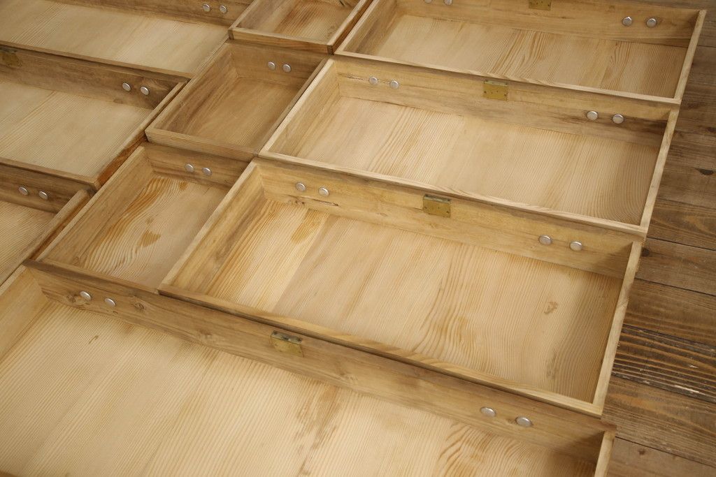 桐箪笥を綺麗に再生!高品質リペアを施し、顔料の入ったワックスで着色仕上げ。