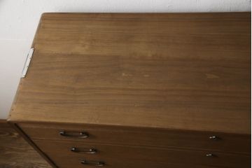 桐箪笥を綺麗に再生!高品質リペアを施し、顔料の入ったワックスで着色仕上げ。