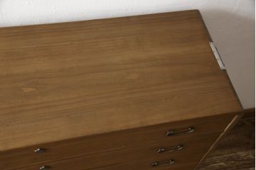 桐箪笥を綺麗に再生!高品質リペアを施し、顔料の入ったワックスで着色仕上げ。