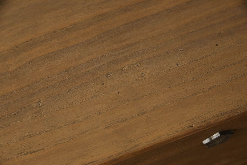 桐箪笥を綺麗に再生!高品質リペアを施し、顔料の入ったワックスで着色仕上げ。