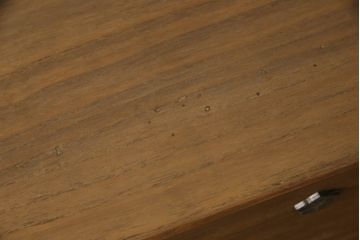 桐箪笥を綺麗に再生!高品質リペアを施し、顔料の入ったワックスで着色仕上げ。