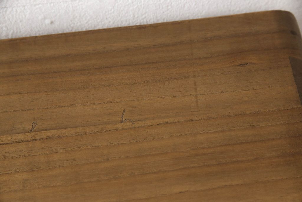 桐箪笥を綺麗に再生!高品質リペアを施し、顔料の入ったワックスで着色仕上げ。