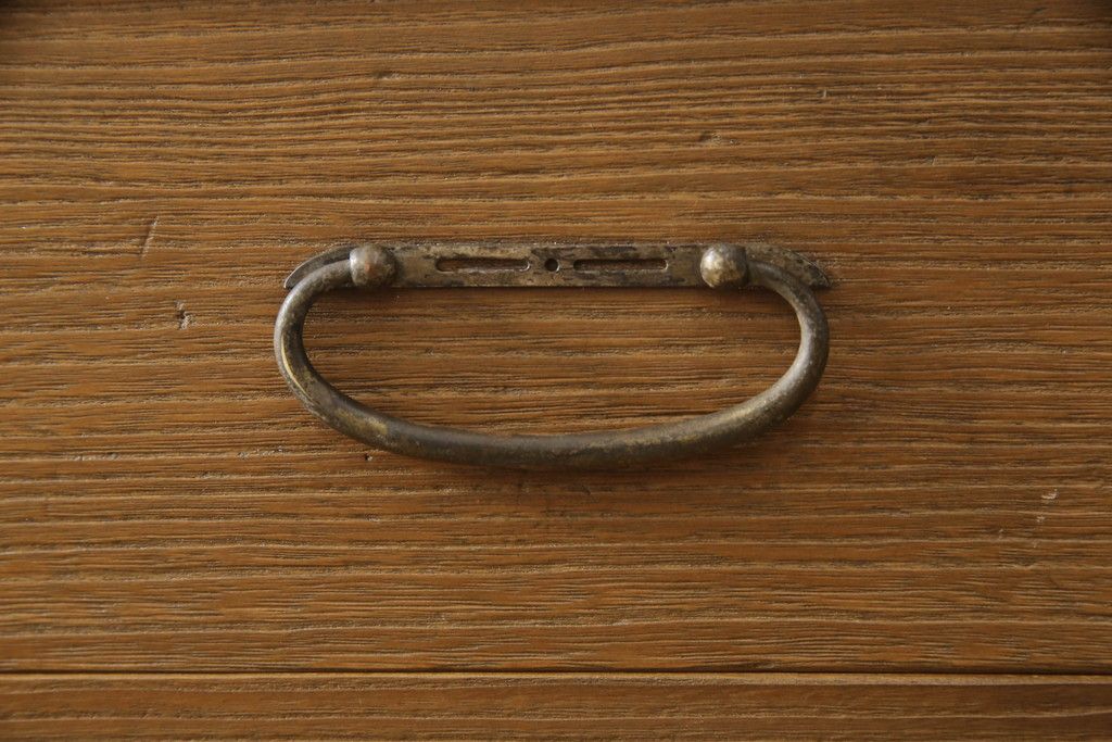 桐箪笥を綺麗に再生!高品質リペアを施し、顔料の入ったワックスで着色仕上げ。