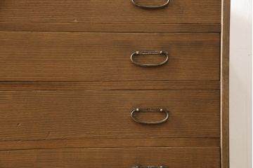 桐箪笥を綺麗に再生!高品質リペアを施し、顔料の入ったワックスで着色仕上げ。