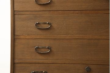 桐箪笥を綺麗に再生!高品質リペアを施し、顔料の入ったワックスで着色仕上げ。