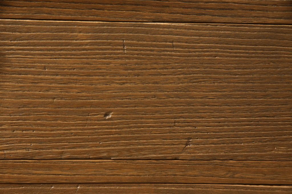 桐箪笥を綺麗に再生!高品質リペアを施し、顔料の入ったワックスで着色仕上げ。