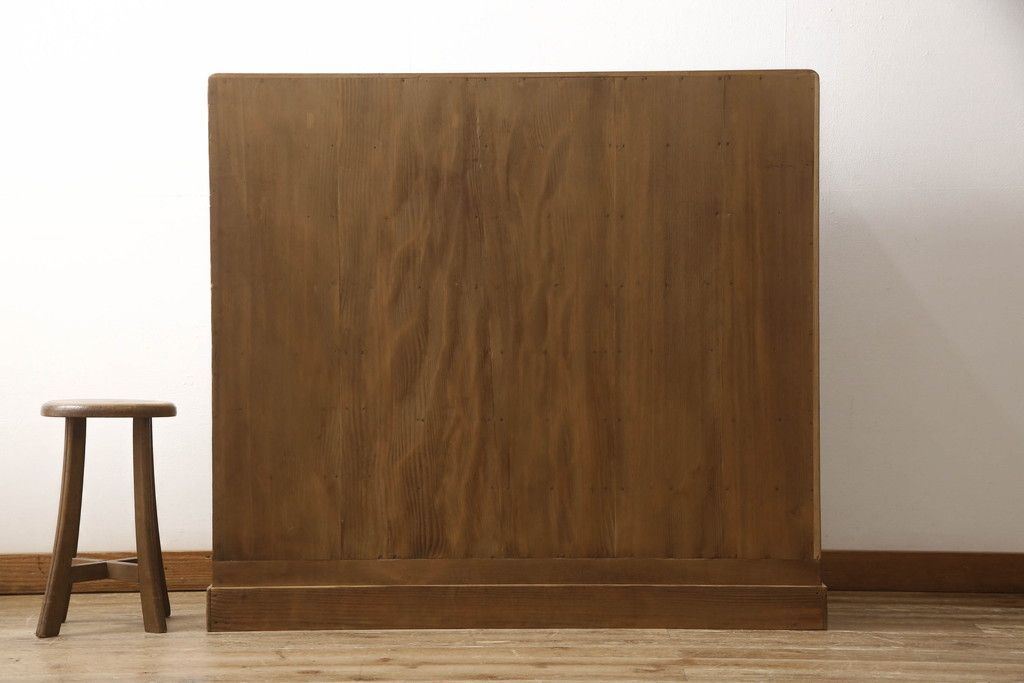 桐箪笥を綺麗に再生!高品質リペアを施し、顔料の入ったワックスで着色仕上げ。