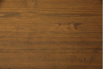 桐箪笥を収納棚にリメイク!奥行きをリサイズし、取っ手を交換。指定の高さに合わせて鉄脚の取り付け。明るめの茶色で塗装。