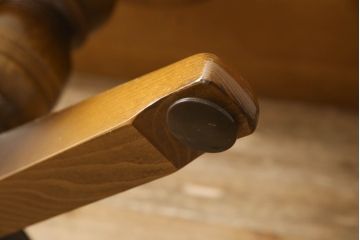 テーブルの高さを高くリメイク!高品質リペアを施し、取り外せる仕様の調整脚を取り付け。現状の色をベースに着色仕上げ。