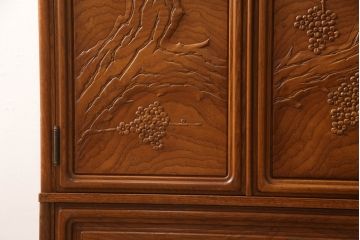 ワードローブを小さくリメイク!幅、奥行きをリサイズし、新たに可動式タイプの棚を設置。元の色味をベースに着色仕上げ。