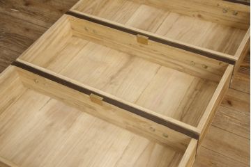 桐箪笥の衣装盆を外して使いやすくリメイク!上段の衣装盆4杯を取り外し。チェストナット系で着色仕上げ。