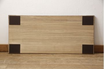 桐箪笥の衣装盆を外して使いやすくリメイク!上段の衣装盆4杯を取り外し。チェストナット系で着色仕上げ。
