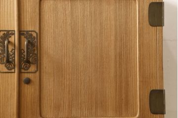 2段重ね桐箪笥を綺麗に再生!天板を補強し、現状の砥の粉を洗浄して蜜蝋ワックス仕上げ。