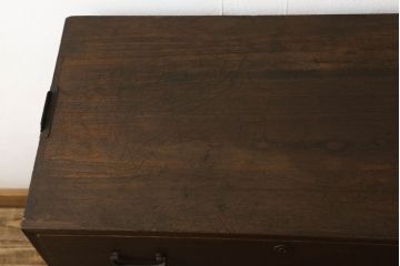 桐箪笥を綺麗に再生!現状をベースにワントーン落ち着いた色味に仕上げ。