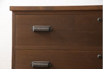 2段重ね桐箪笥を綺麗に再生!取っ手を交換し、ヒノキ無垢材で天板を取り付け。オーク系の着色と蜜蝋ワックス仕上げ。