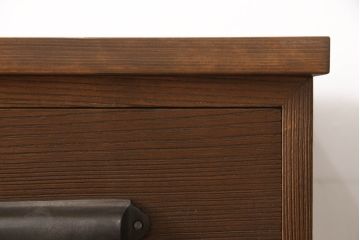 2段重ね桐箪笥を綺麗に再生!取っ手を交換し、ヒノキ無垢材で天板を取り付け。オーク系の着色と蜜蝋ワックス仕上げ。