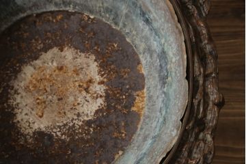 火鉢を綺麗に再生!高品質リペアを施し、内部側面を補修。