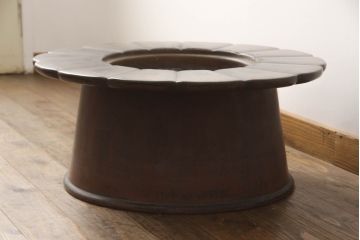 火鉢を綺麗に再生!高品質リペアを施し、殺虫のために燻蒸作業。