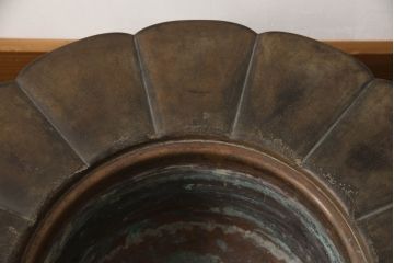 火鉢を綺麗に再生!高品質リペアを施し、殺虫のために燻蒸作業。