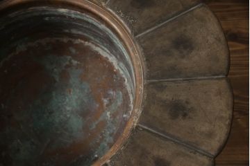 火鉢を綺麗に再生!高品質リペアを施し、殺虫のために燻蒸作業。
