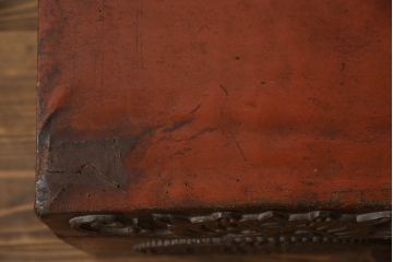 シナ鞄を綺麗に再生!高品質リペアを施し、上蓋内部を塗装。収納部分に箱を、底板に突板を入れて内部を補強。殺虫のために燻蒸作業。