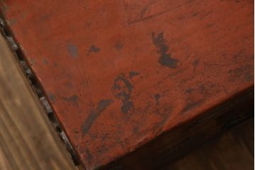 シナ鞄を綺麗に再生!高品質リペアを施し、上蓋内部を塗装。収納部分に箱を、底板に突板を入れて内部を補強。殺虫のために燻蒸作業。