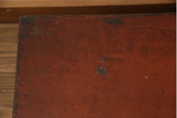 シナ鞄を綺麗に再生!高品質リペアを施し、上蓋内部を塗装。収納部分に箱を、底板に突板を入れて内部を補強。殺虫のために燻蒸作業。