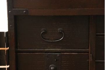 船箪笥を綺麗に再生!高品質リペアを施し、金具を補修、鍵を制作。殺虫のために燻蒸作業。