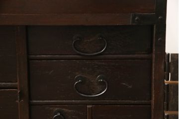 船箪笥を綺麗に再生!高品質リペアを施し、金具を補修、鍵を制作。殺虫のために燻蒸作業。