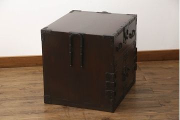 船箪笥を綺麗に再生!高品質リペアを施し、金具を補修、鍵を制作。殺虫のために燻蒸作業。