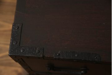 船箪笥を綺麗に再生!高品質リペアを施し、金具を補修、鍵を制作。殺虫のために燻蒸作業。