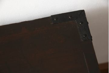 船箪笥を綺麗に再生!高品質リペアを施し、金具を補修、鍵を制作。殺虫のために燻蒸作業。
