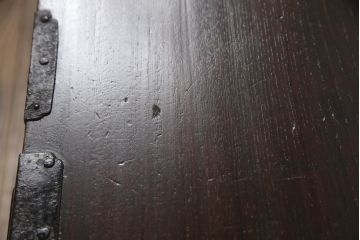 船箪笥を綺麗に再生!高品質リペアを施し、金具を補修、鍵を制作。殺虫のために燻蒸作業。
